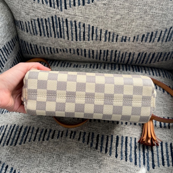 Louis Vuitton Checkered Crossbody Bag - Cream and Brown - Picture 3 of 10